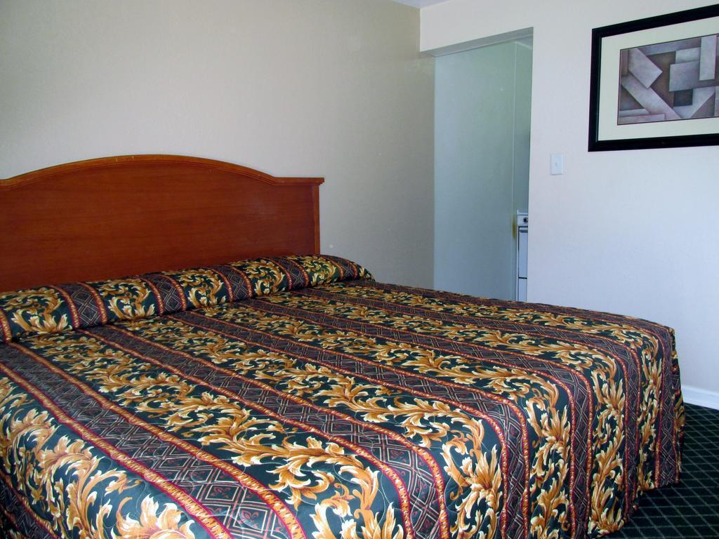 Country Inn Motel Oakdale Eksteriør bilde